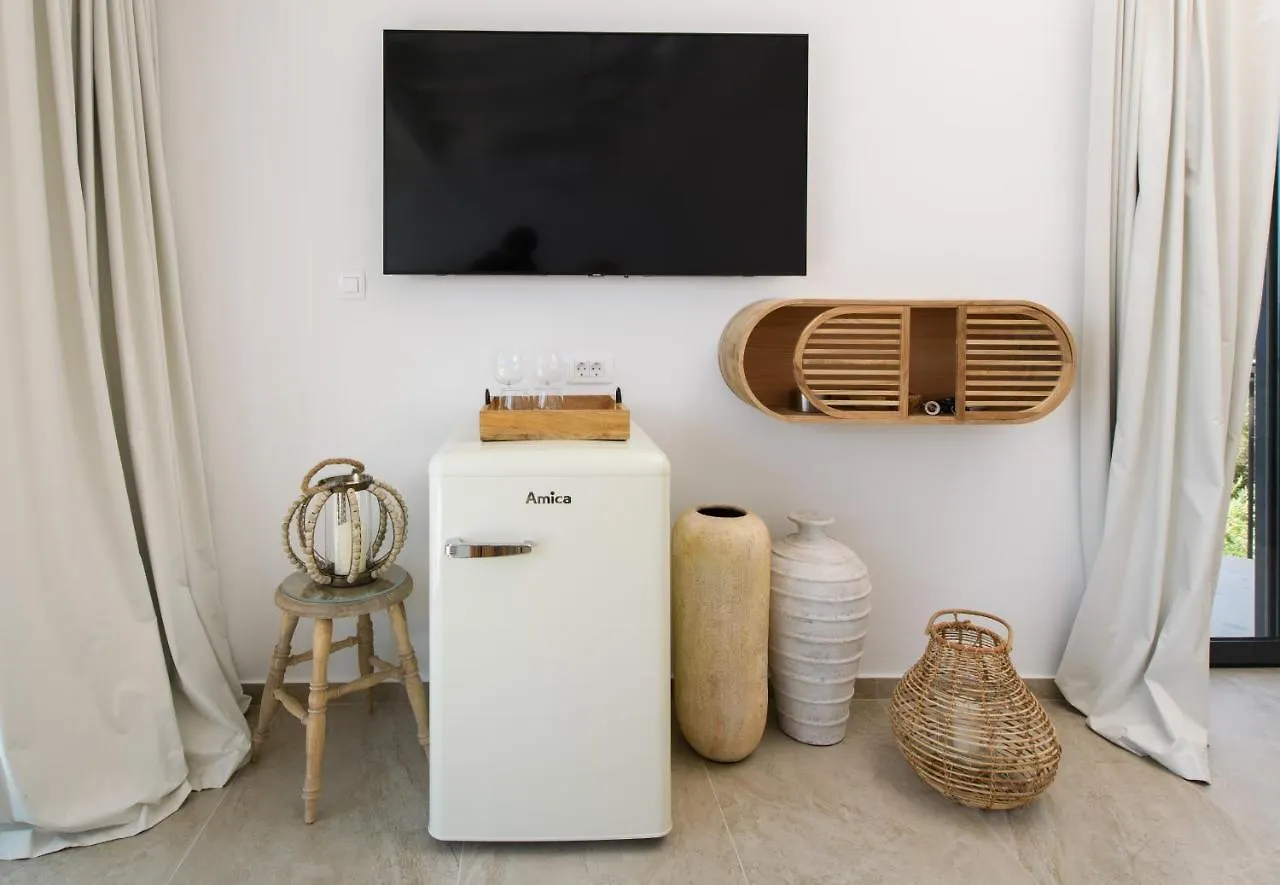 Gallery Luxury Suites & Rooms-Only Adults Apartment Split