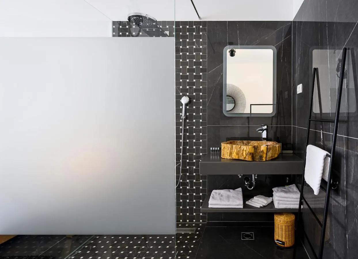 Gallery Luxury Suites & Rooms-Only Adults Split