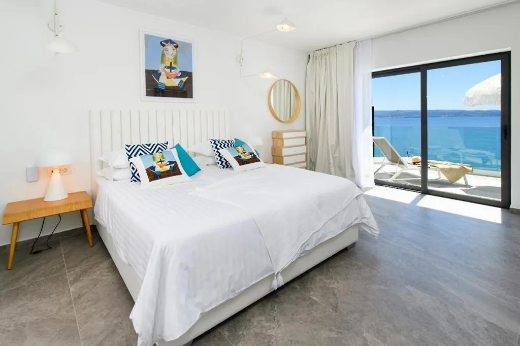 Gallery Luxury Suites & Rooms-Only Adults Apartment Split