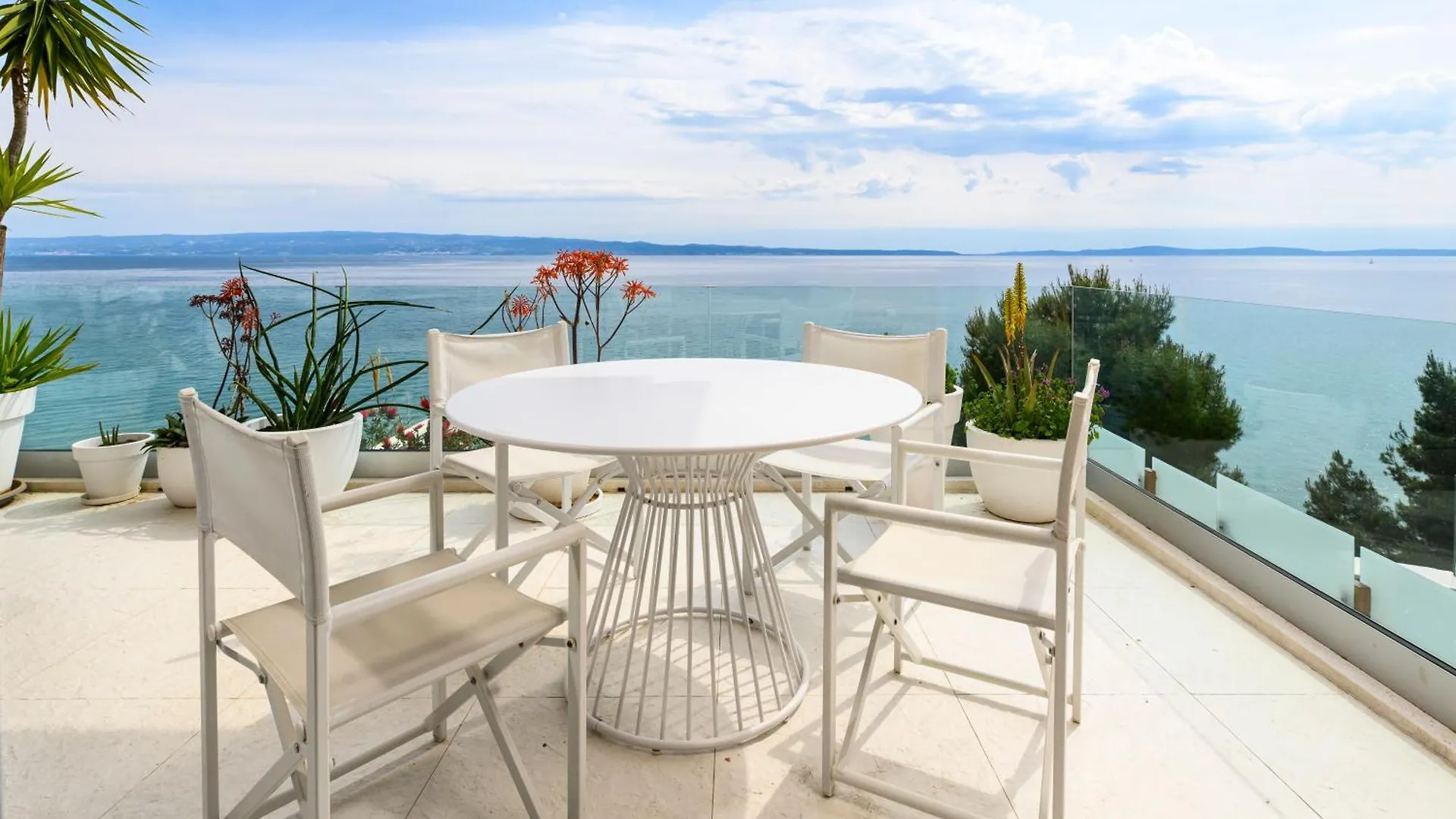 Gallery Luxury Suites & Rooms-Only Adults Apartment Split