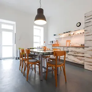 https://modern-stylish-2-bedroom-holiday-apartment.inbudapesthotels.com