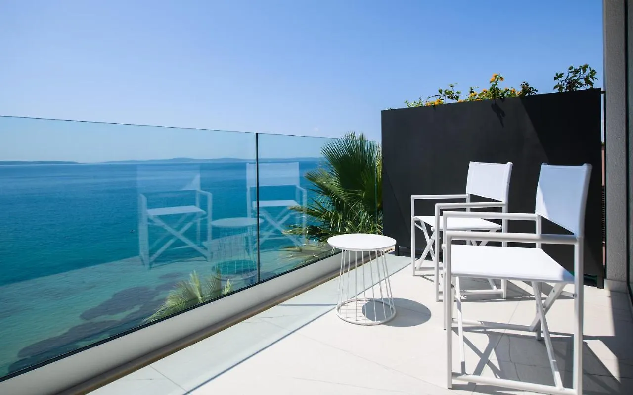 Gallery Luxury Suites & Rooms-Only Adults Split