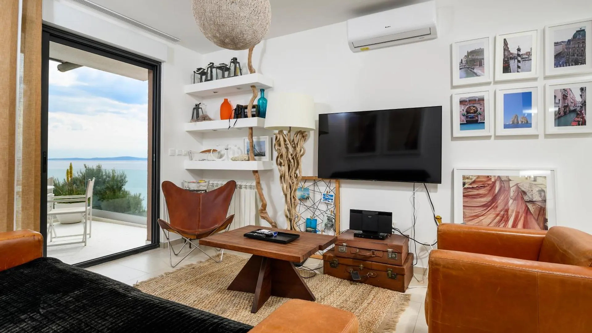 Gallery Luxury Suites & Rooms-Only Adults Split